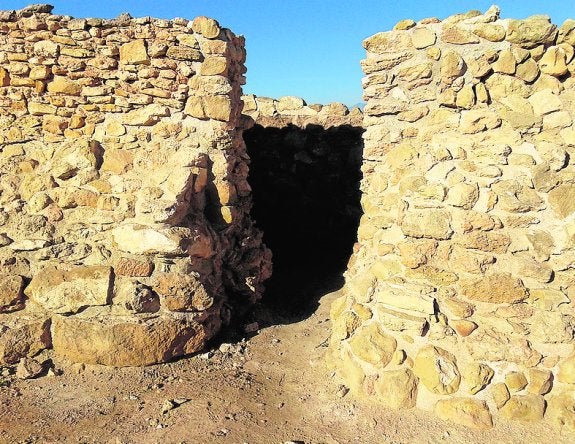 La UA retoma los trabajos en el yacimiento fenicio del Cabezo del Estaño