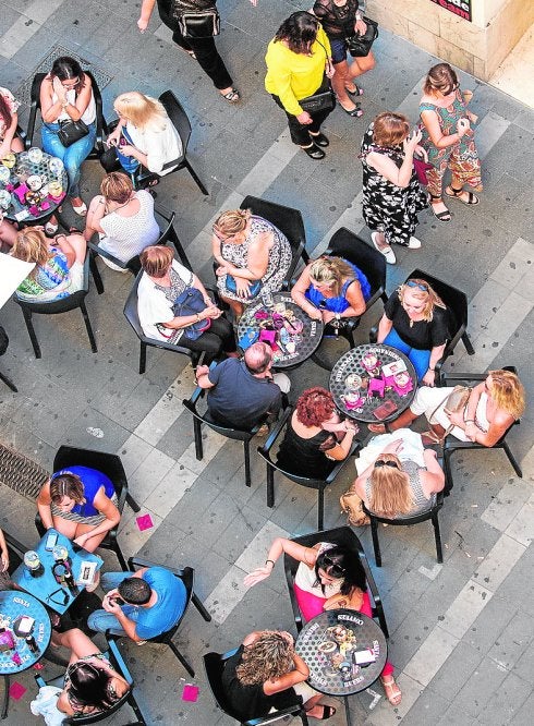 Los hosteleros piden una mesa de trabajo para hablar de los veladores