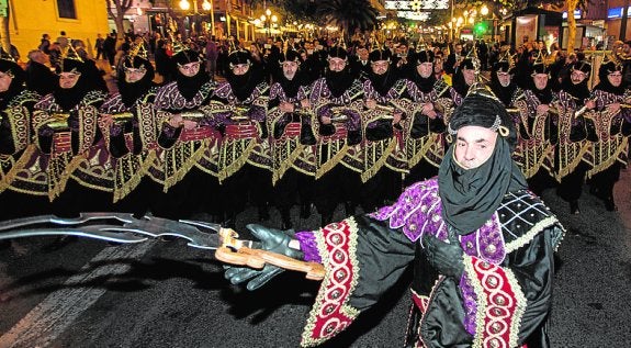 El Ayuntamiento sopesa trasladar el desfile de Moros de San Nicolás