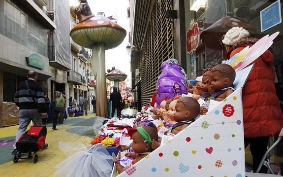 La calle San Francisco acoge el sábado una nueva edición de la 'Fiesta Solidaria de recogida de juguetes y alimentos'