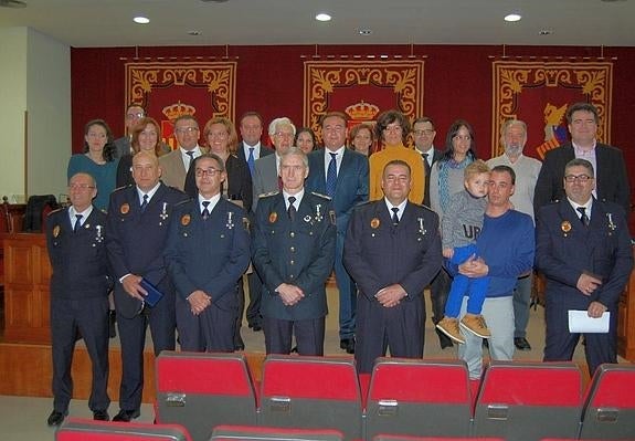 Distinciones a policías locales de Almoradí