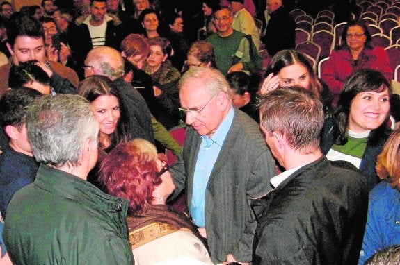 Alfonso Guerra: «No hay que arriar ninguna bandera ni avergonzarse»