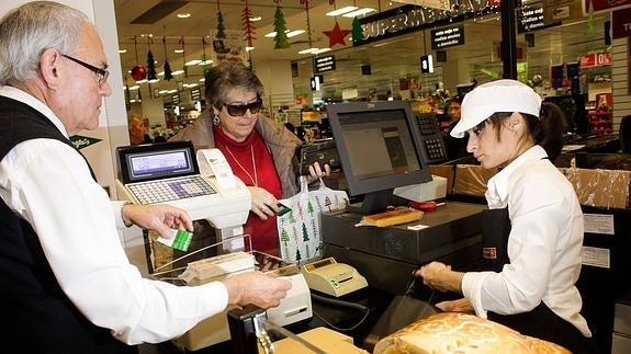 Las grandes superficies esperan crear más de 2.000 empleos en Navidad