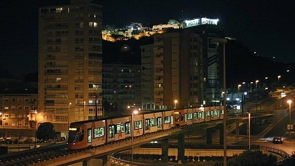 El TRAM oferta horario nocturno viernes y sábado