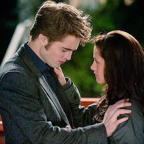 Kristen Stewart insinúa que su relación con Robert Pattinson fue «una falsa»