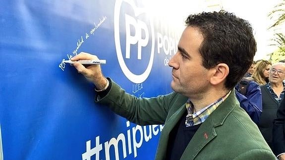 Teodoro pide el voto para el PP frente a otras alternativas de «camuflaje político»