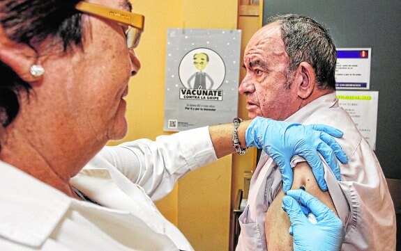 Sanidad administra 252.906 dosis de vacuna antigripal en la provincia en dos meses