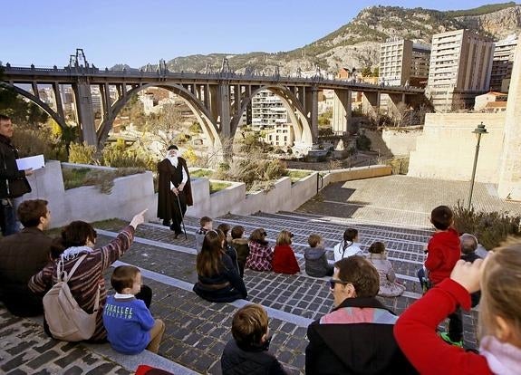 Visita a Alcoy 'de la mano' de un Tirisiti