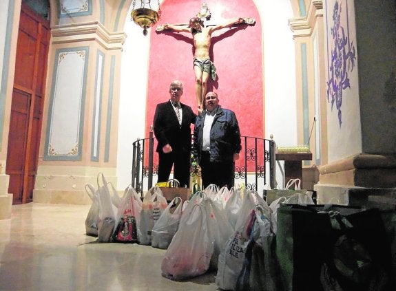 Recicla recoge comida y productos de higiene para los necesitados