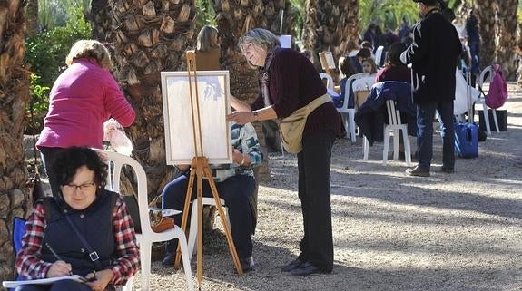 Pinceles y lápices entre las palmeras