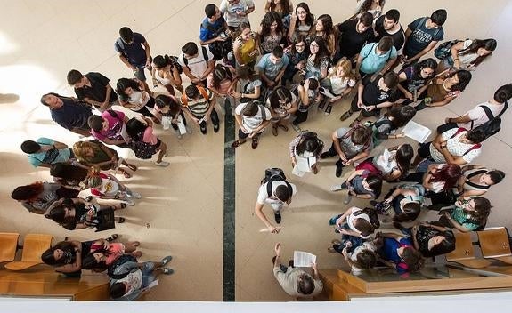 Más de mil universitarios con rentas bajas accederán a las nuevas becas del Consell