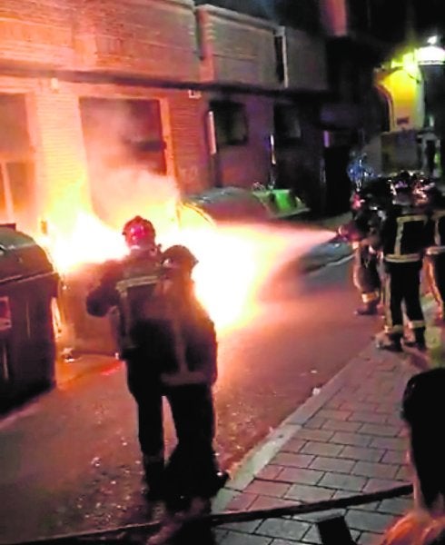 Prenden fuego a seis contenedores durante la Nochebuena en Murcia