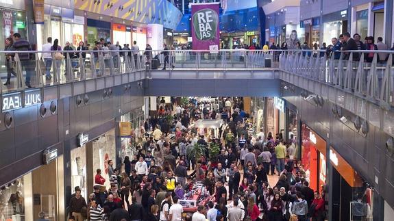 Aumentan las inspecciones en comercios para garantizar los derechos del comprador en rebajas