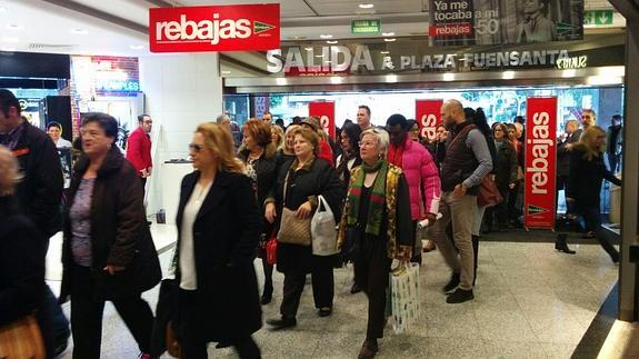Las rebajas despegan definitivamente en la Región a la espera del frío