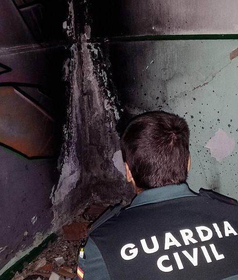 Rescatan a dos jóvenes que dormían mientras se incendiaba su vivienda en Torre Pacheco