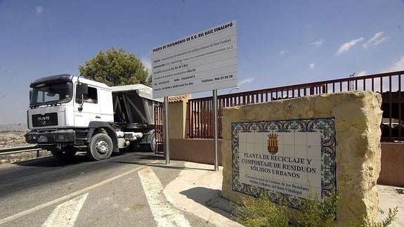 La Policía busca en el vertedero de Elche el feto de la mujer de Catral