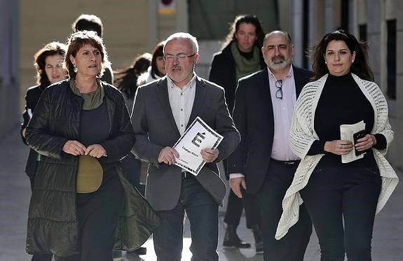 La diputada inhabilitada por Podemos se atrinchera en Les Corts