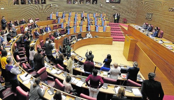 La Ley de Señas de Identidad se deroga entre acusaciones del PP al PSPV de «traición»