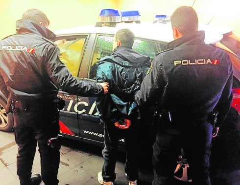 Detenido tras atracar un banco y tomar a una cajera como rehén en Alicante