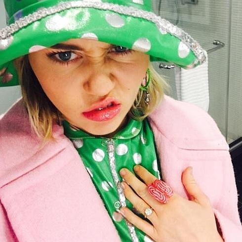 Miley Cyrus se vuelve a poner su viejo anillo de compromiso