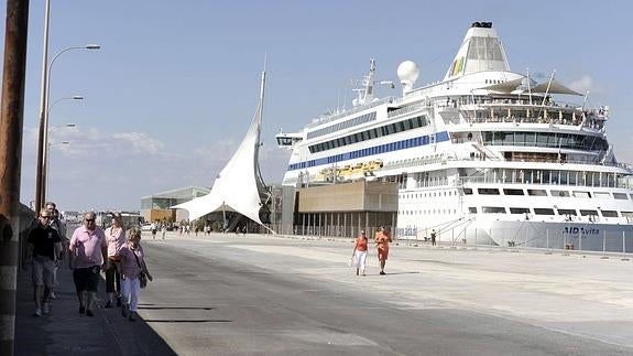 Suben un 128 por ciento los cruceristas en Alicante