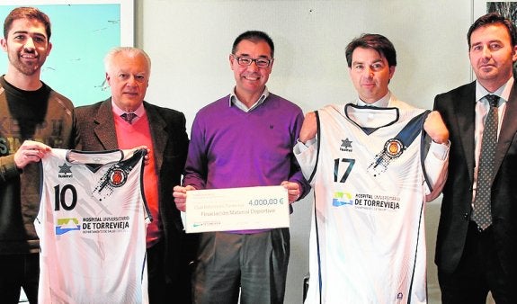 El hospital promocionará los hábitos saludables con el Club de Baloncesto