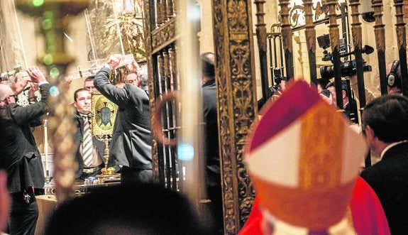 La Catedral reedita el ritual de cada año en el Monasterio de la Santa Faz