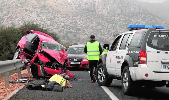 Una fallecida y tres heridos graves en una colisión frontal entre tres coches en Ondara