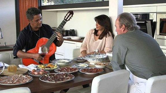 Alejandro Sanz y Fabiola Martínez dejan apartado a Bertín Osborne en su programa