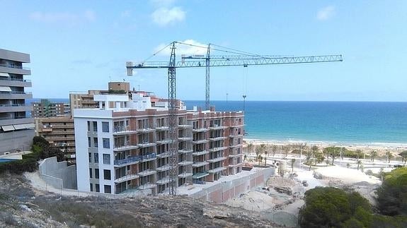 La construcción de viviendas crece un 48% en Alicante en 2015