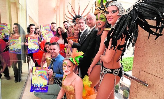 'Flashmob', desfiles y paella en el Carnaval de Llano de Brujas