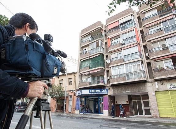 Un hombre muere tras acuchillar a su expareja y lanzarse por la azotea