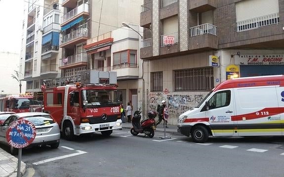 Intoxicada por humo al incendiarse su vivienda