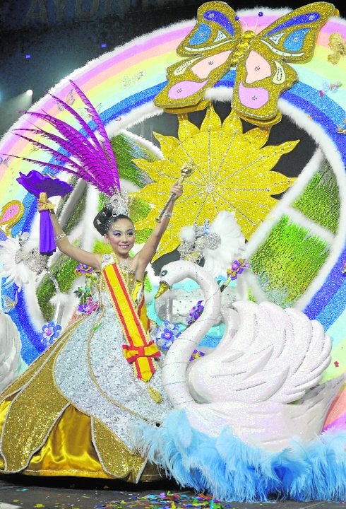 Zaira Gutiérrez, de la comparsa Salgueiro, es elegida reina infantil