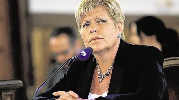 Milagrosa Martínez renuncia a la declaración de Emilio Llopis