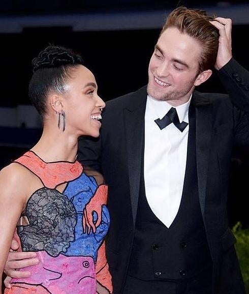 FKA Twigs da un ultimátum a Robert Pattinson
