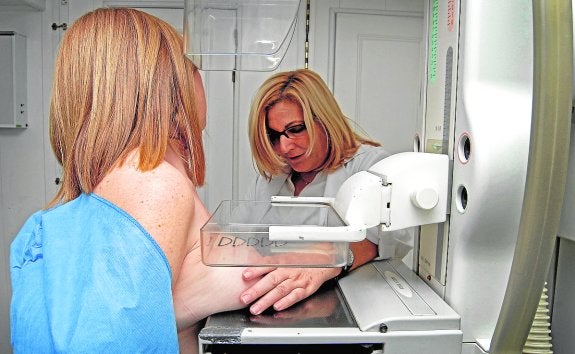 Los hospitales de Alicante y Elche dirigirán la red asistencial para pacientes con cáncer