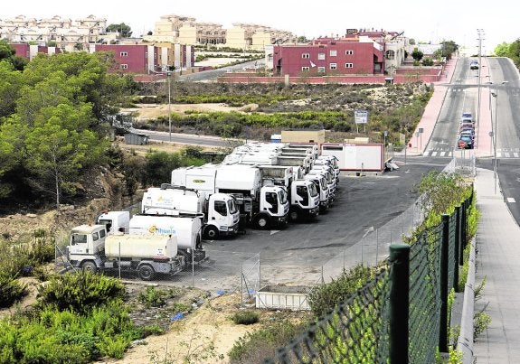 Orihuela urge una solución al traslado de la basura que evite problemas de cara al verano