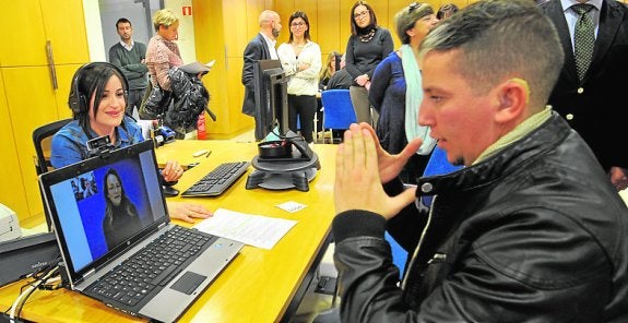 Aigües d'Elx pone en marcha una plataforma para atender consultas de personas sordas