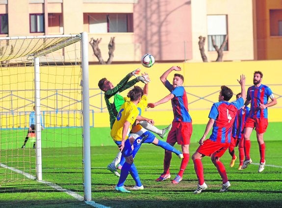 El Alzira baja de la nube a un Orihuela apocado