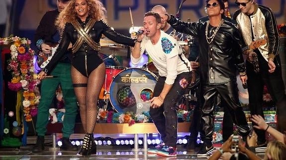 Beyoncé presentó Formation en la Superbowl con el respaldo de Coldplay y Bruno Mars