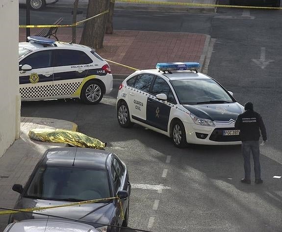 Un hombre fallece degollado y su hermano resulta herido en Ibi