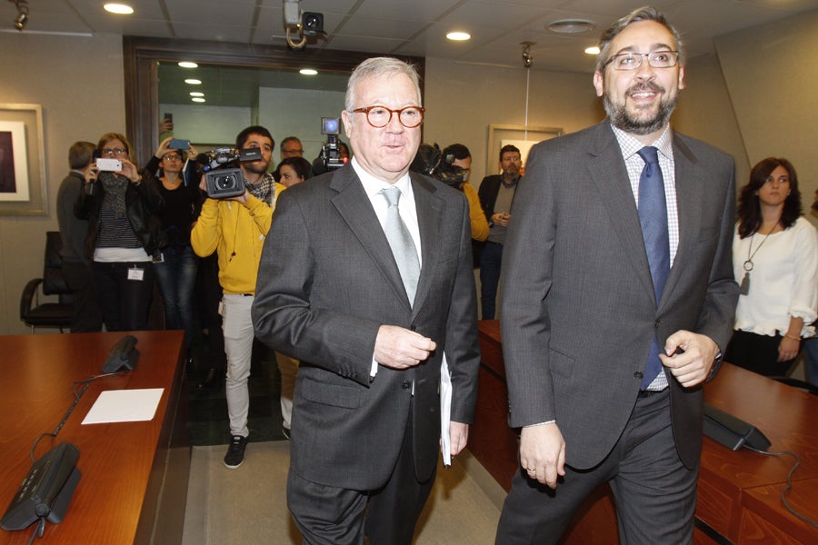 Garre contradice a Valcárcel y se alía con la oposición por el perjuicio de la desaladora