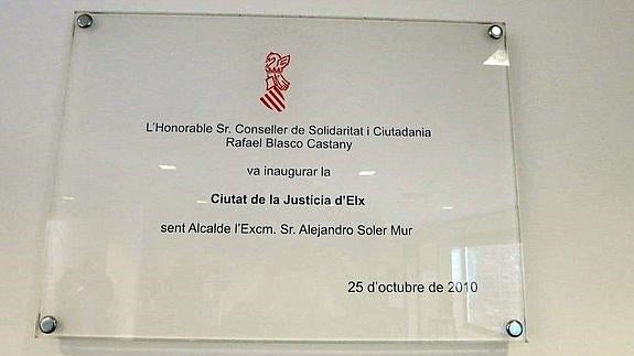 Justicia retirará la placa conmemorativa a Rafael Blasco en los juzgados de Elche