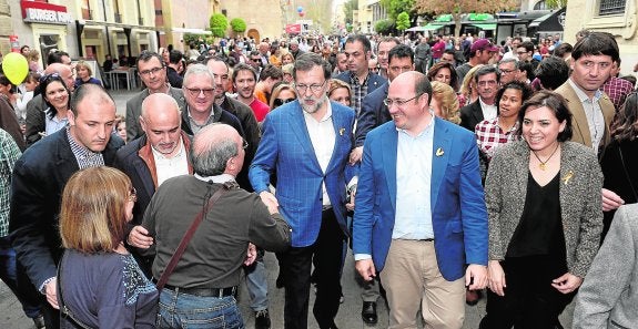 Rajoy reivindica la victoria y el derecho a gobernar, a la espera de que el PSOE fracase