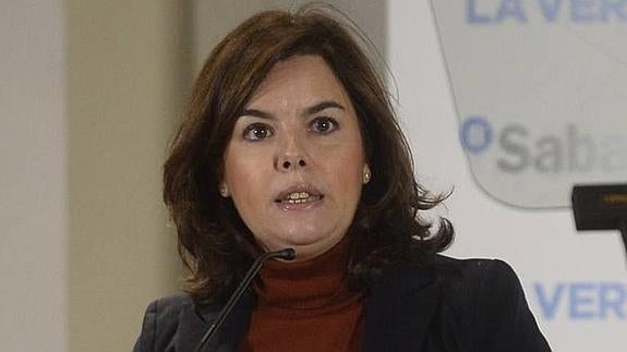 Sáenz de Santamaría: «Los ciudadanos no han pedido cambiar de rumbo, sino diálogo»