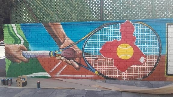 La Oficina del Grafiti decora el muro del Murcia Club de Tenis