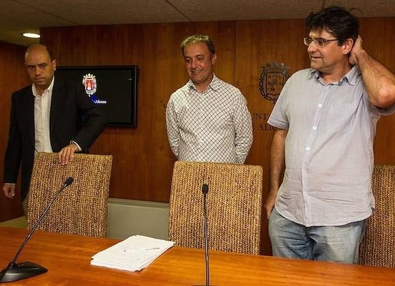 Jornada de reuniones para «bajar el tono» en el seno del tripartito