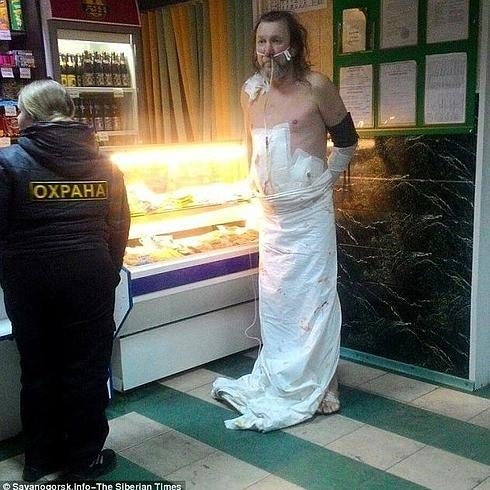 Un paciente se escapa del hospital para comprar cerveza tras una operación