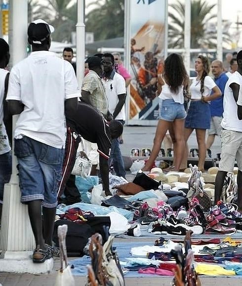 La Policía Local podrá multar y requisar material a los vendedores del puerto